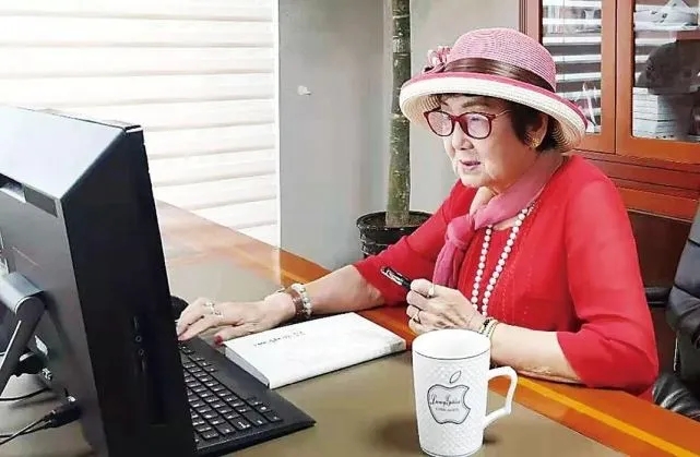 老公娶保姆，独女自杀，坐牢18年扫厕所，70岁打个翻身仗赚到千万