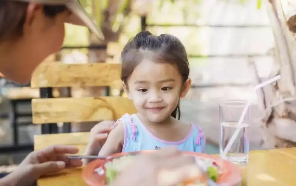 孩子不吃饭饿一顿就好了,孩子不吃饭怎么办方法很重要