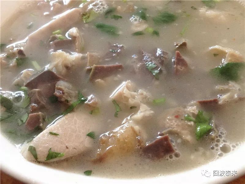 一碗鲜羊杂汤,热乎乎的一碗羊杂汤