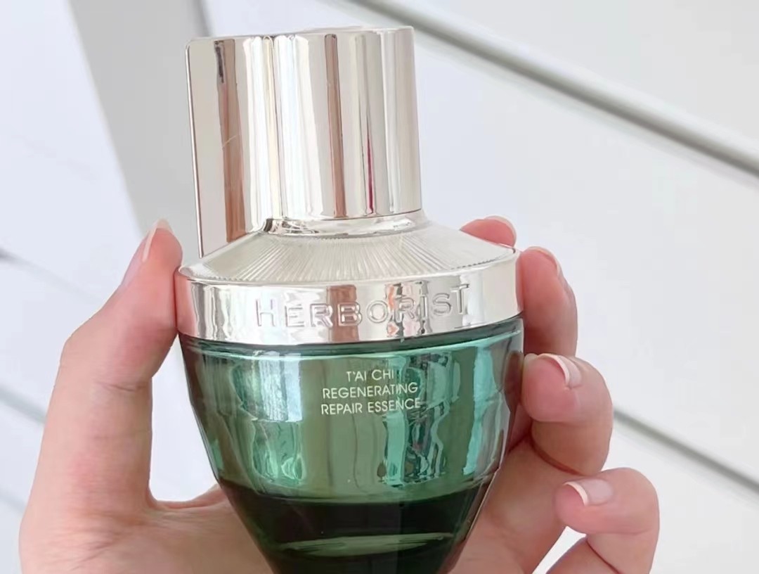 国货抗衰精华平价,很丑却很好用国货之光精华