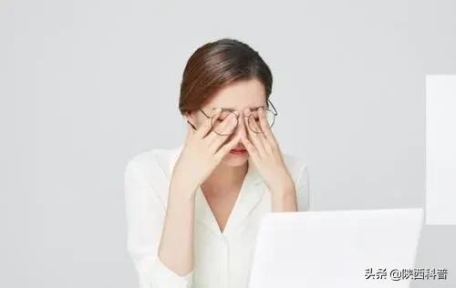 眼睛光斑闪烁,揉眼睛时为什么会出现光斑图案