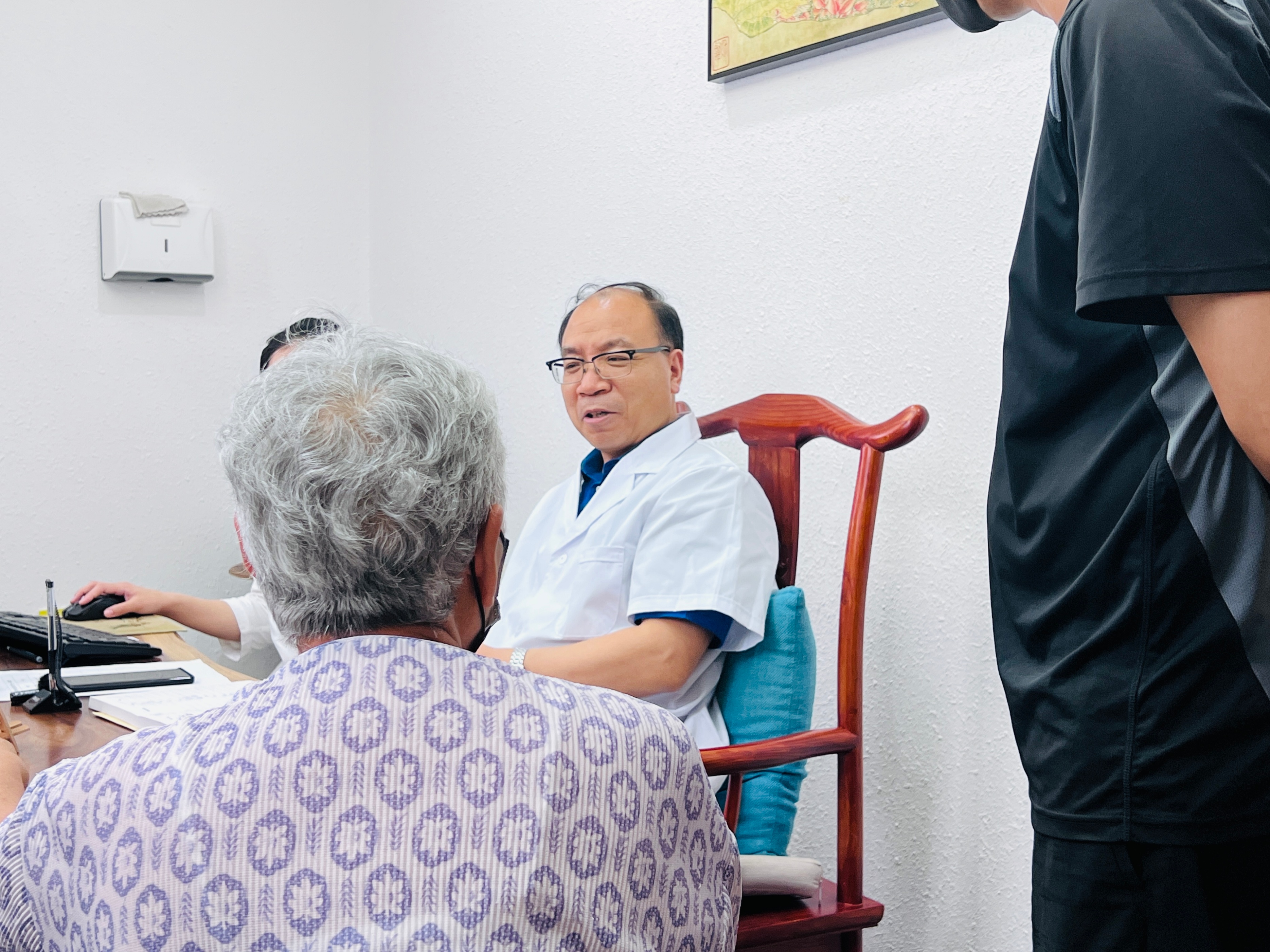 寒湿引起腰痛用什么中药,腰痛寒湿吃什么好