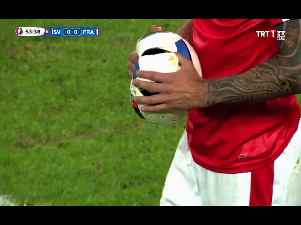 足坛奇葩故事,盘点足坛十个离奇的折射进球