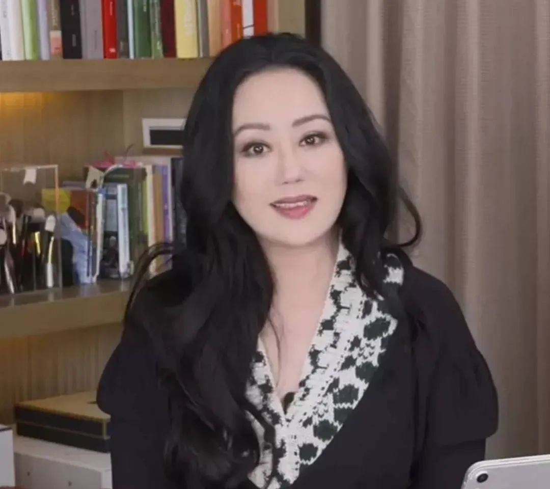 60岁的章小蕙为何突然火了,章小蕙56岁华丽翻盘