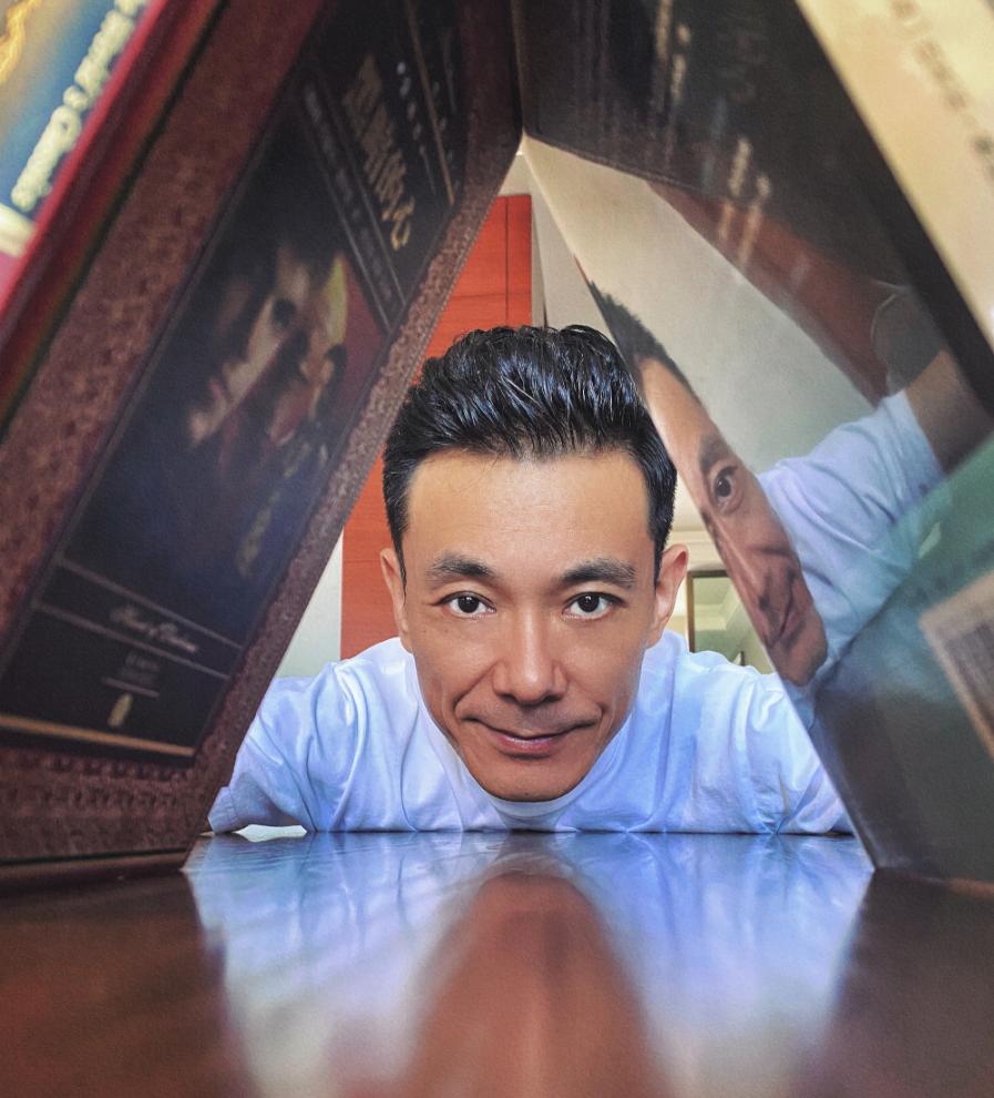 《后浪》补过头的朱老板扮演者，曾做过10年警察，用演技征服观众