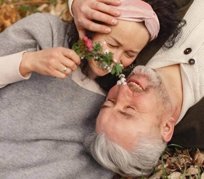 老年人的生活有什么共同特点,老年人的生理特征有哪些