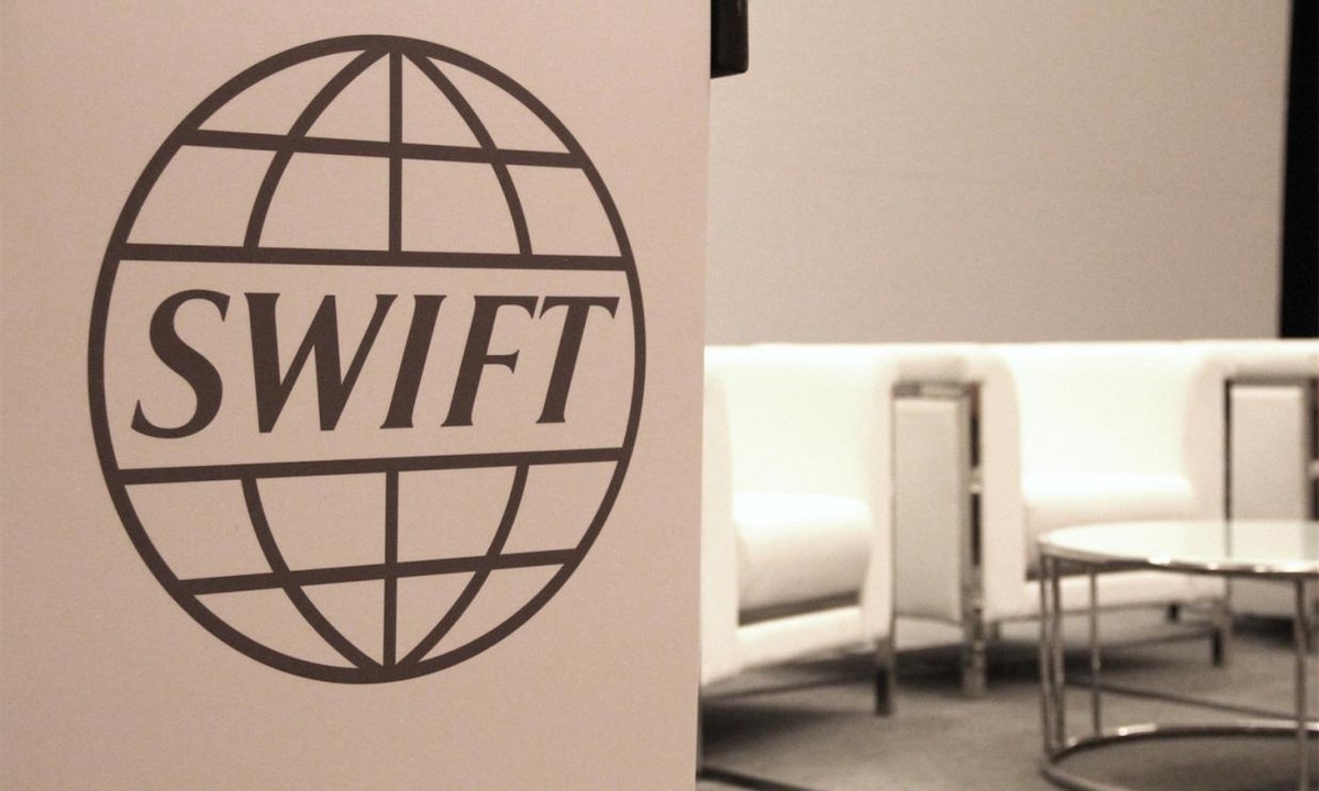 俄罗斯收到颜革警告，美国开始对俄布局，普京连任要出变数？