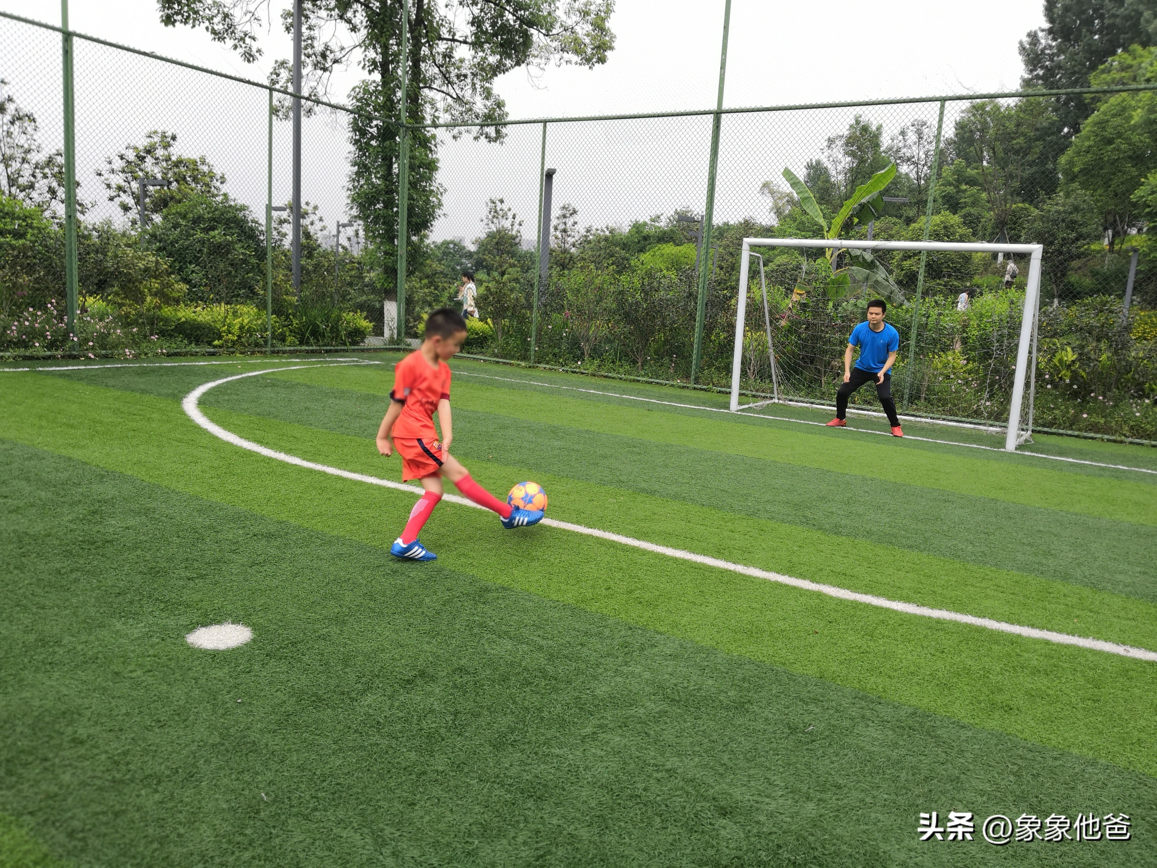 培养孩子踢球要多少钱,孩子练足球费用大概多少