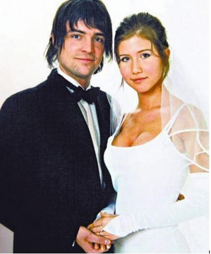 引诱英国王子，FBI跟踪半年都没暴露，俘获60岁富豪，她到底凭啥