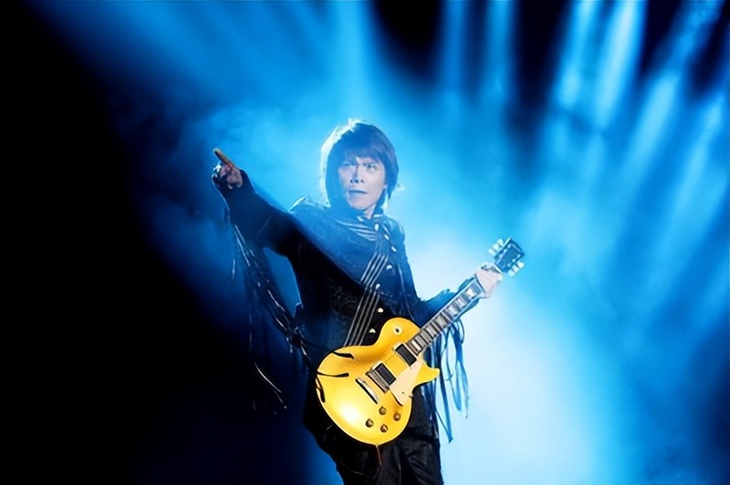 “摇滚皇帝”伍佰，让刘德华狂赚两个亿，大半个乐坛都在向他邀歌