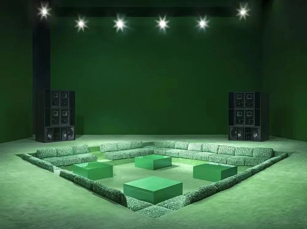 巴黎世家联名lv,lv巴黎世家大秀