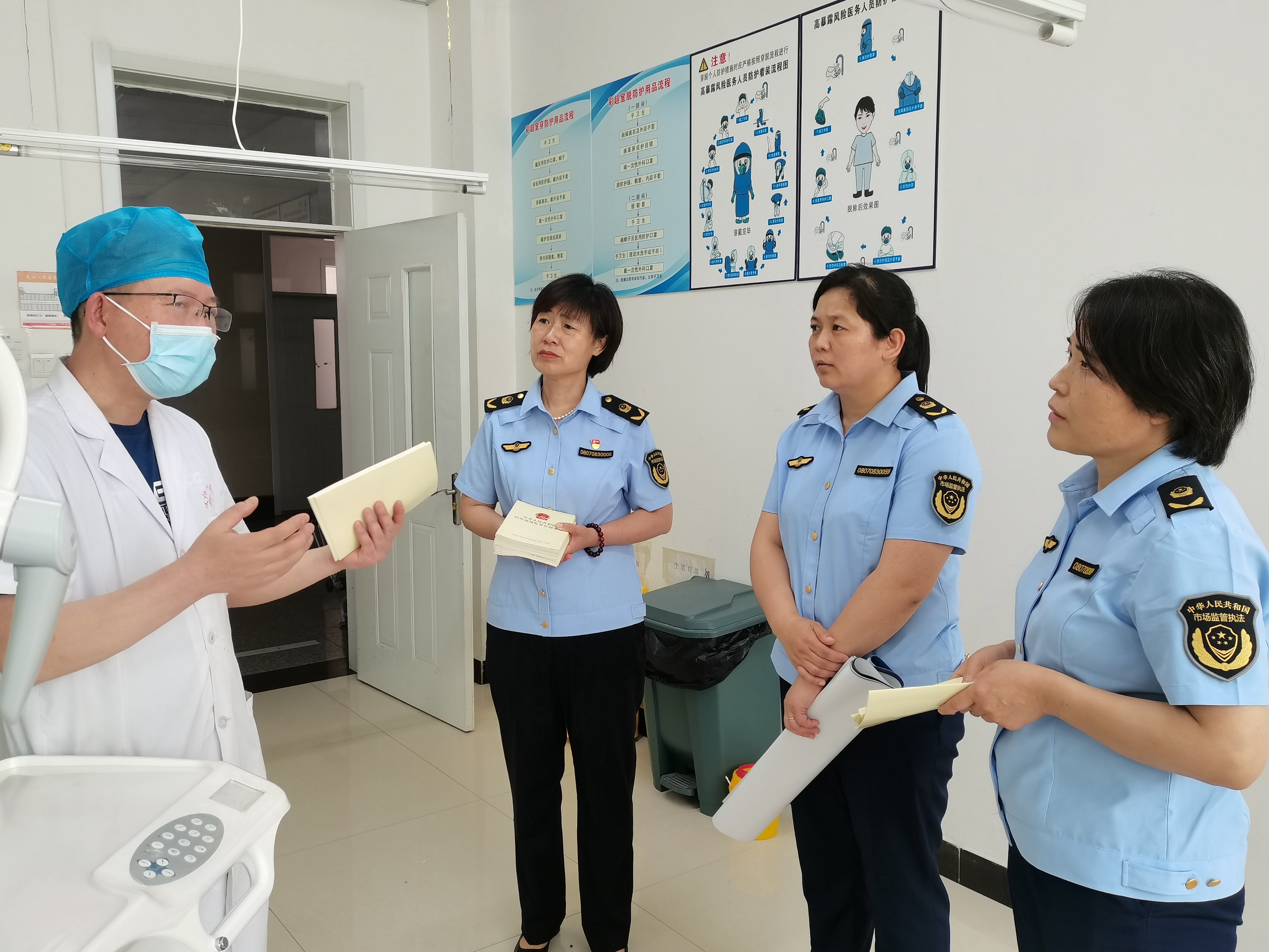 安全用械你我共享健康----友谊县市场监督管理局开展2023年“全国医疗器械安全宣传周”活动