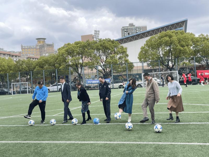 以球会友逐梦青春,以球会友促融合