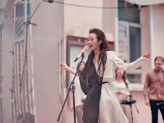 莫文蔚30岁演唱会,52岁的莫文蔚