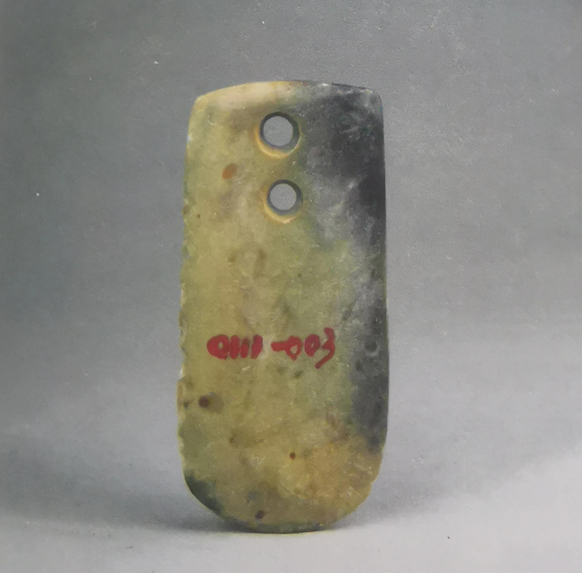 流失海外的商周玉器,商周遗址出土石家河玉器