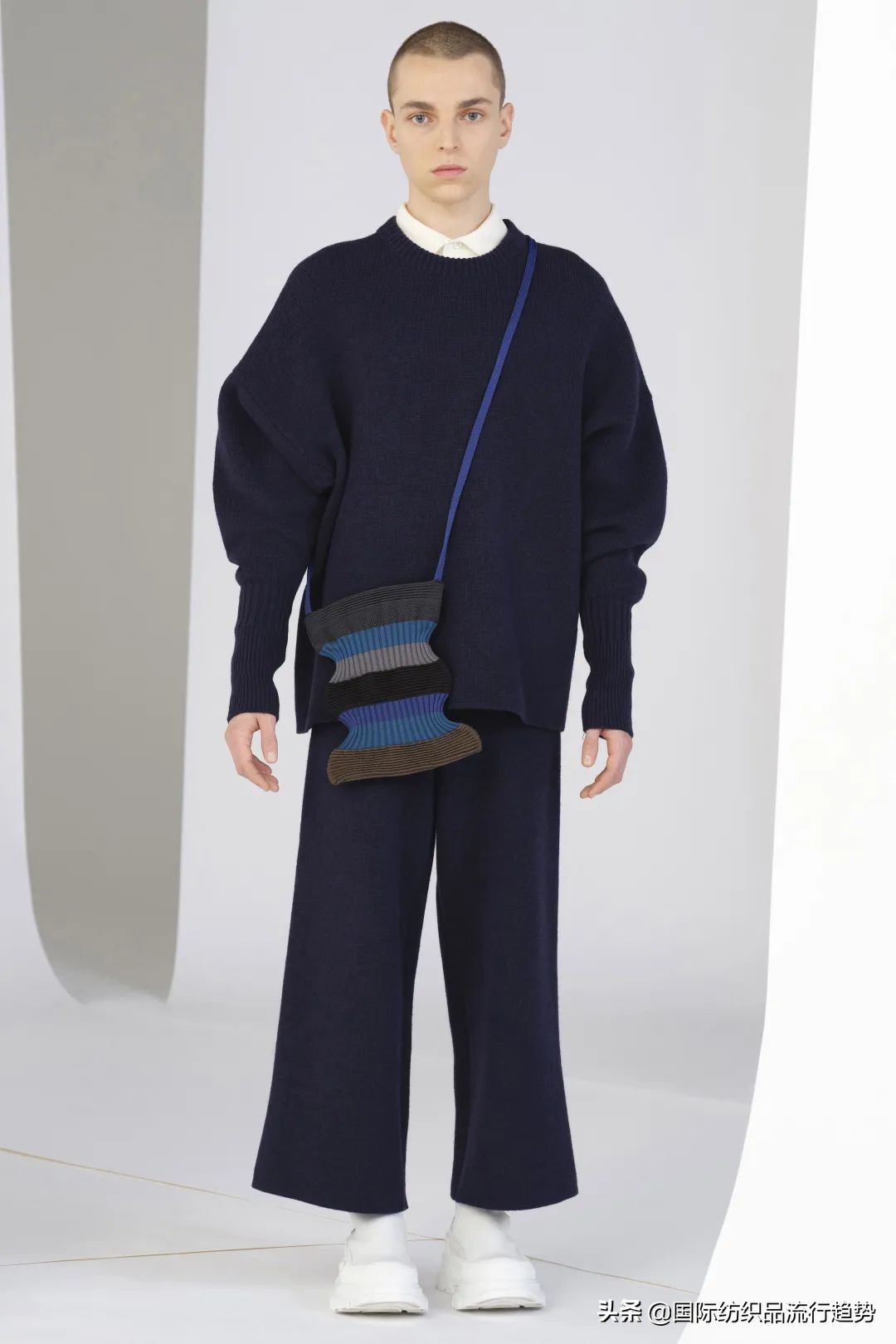 把服装当作思想的容器！看高桥祐介将美学融入到针织艺术中