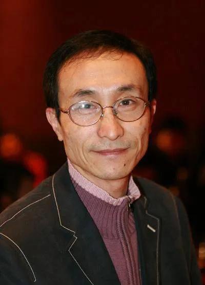 冯潇霆两发训练视频表决心,巩汉林冯潇霆网络互怼男足踢皮球