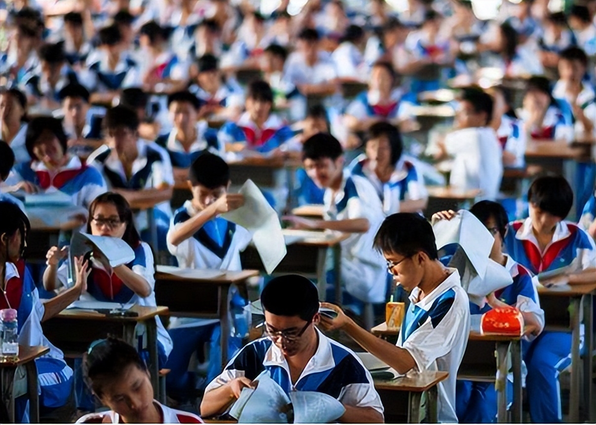 一次9000元：00后女孩想赚快钱，不想工作“试药”给她带来什么？