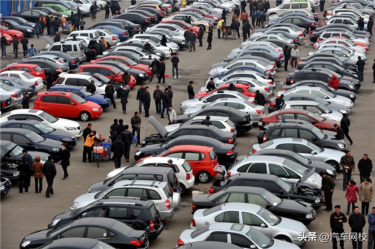 二手车过户是不是连车牌一起过户,二手车过户是先买保险还是先过户