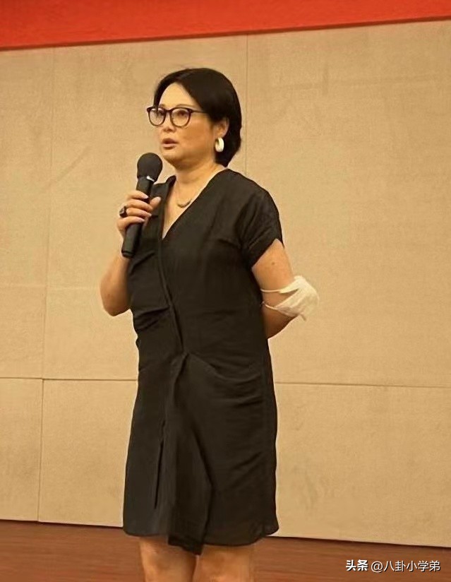 曾经美丽的容颜如今变成了老太太,曾经貌美如花现在变成大妈