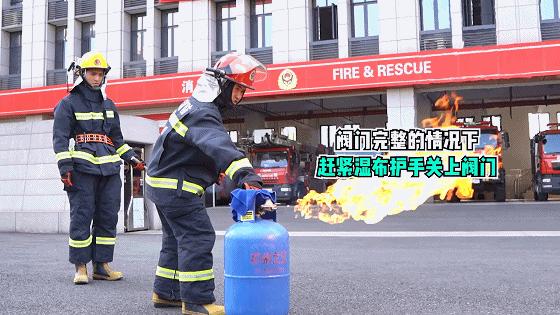 油锅突然起火怎么处理好,油锅起火别慌张