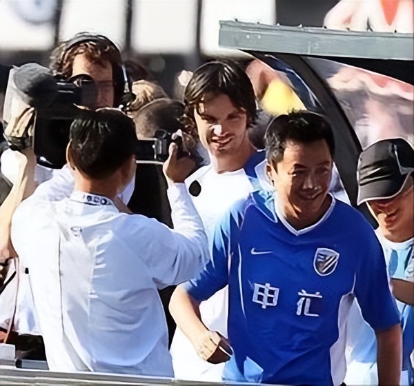 朱骏是哪个游戏的老板,申花老板朱骏身价多少亿