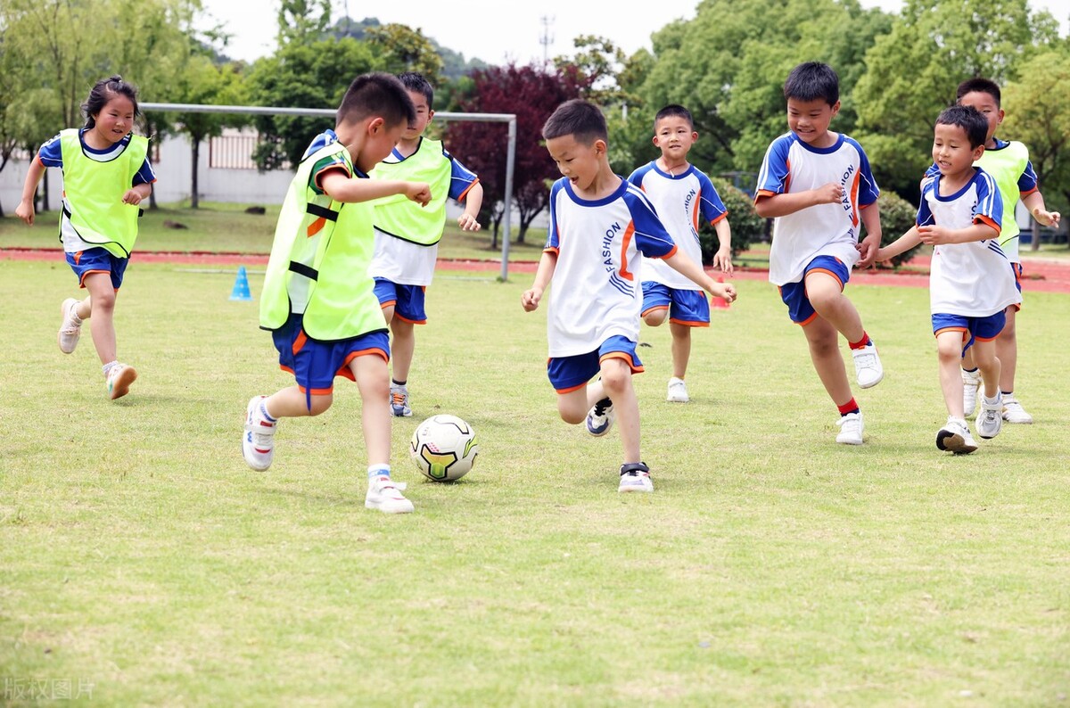 浙江长兴趣味足球喜迎六一,六一儿童节足球宝贝们