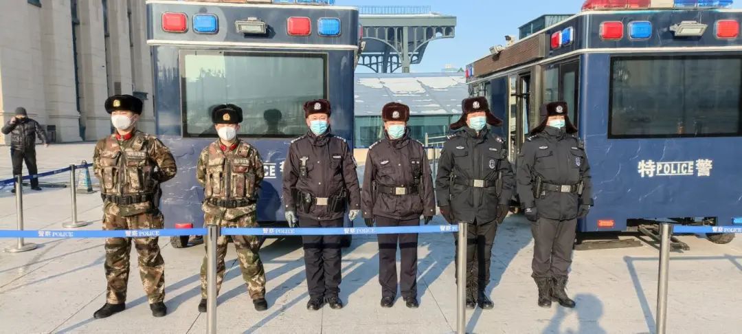 冰城公安战风雪保安全保通畅,民警保驾护航温暖春运回家路