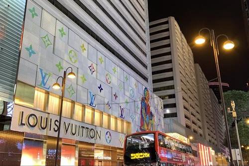 暴亏13亿，惨变空城，爆火20年的香港巨头，被内地游客抛弃了？