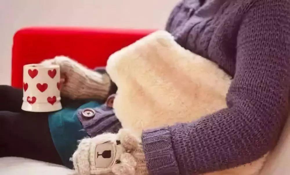 经血有血块和肉状东西是怎么回事,经期血块发黑像肉一样怎么回事