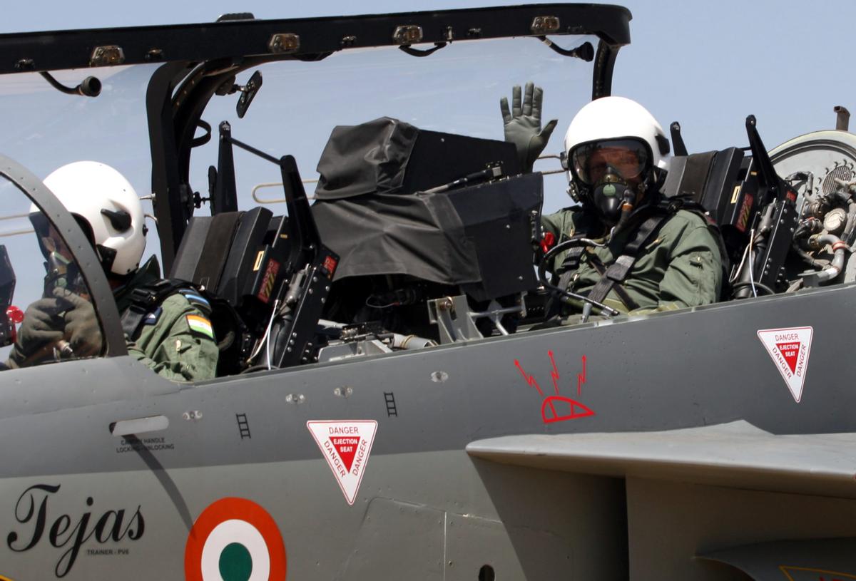 美军f-35全挂载导弹,美军f-35垂直起降