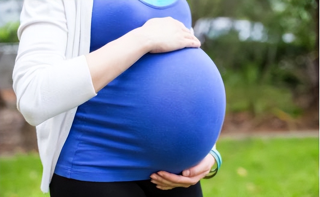 怀孕几个月就不能喝孕妇奶粉了,刚怀孕孕妇喝什么奶粉对胎儿好