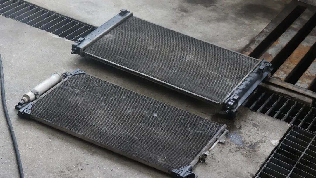 09天籁全车翻新整改多少钱,日产天籁自己撞烂了维修多少钱