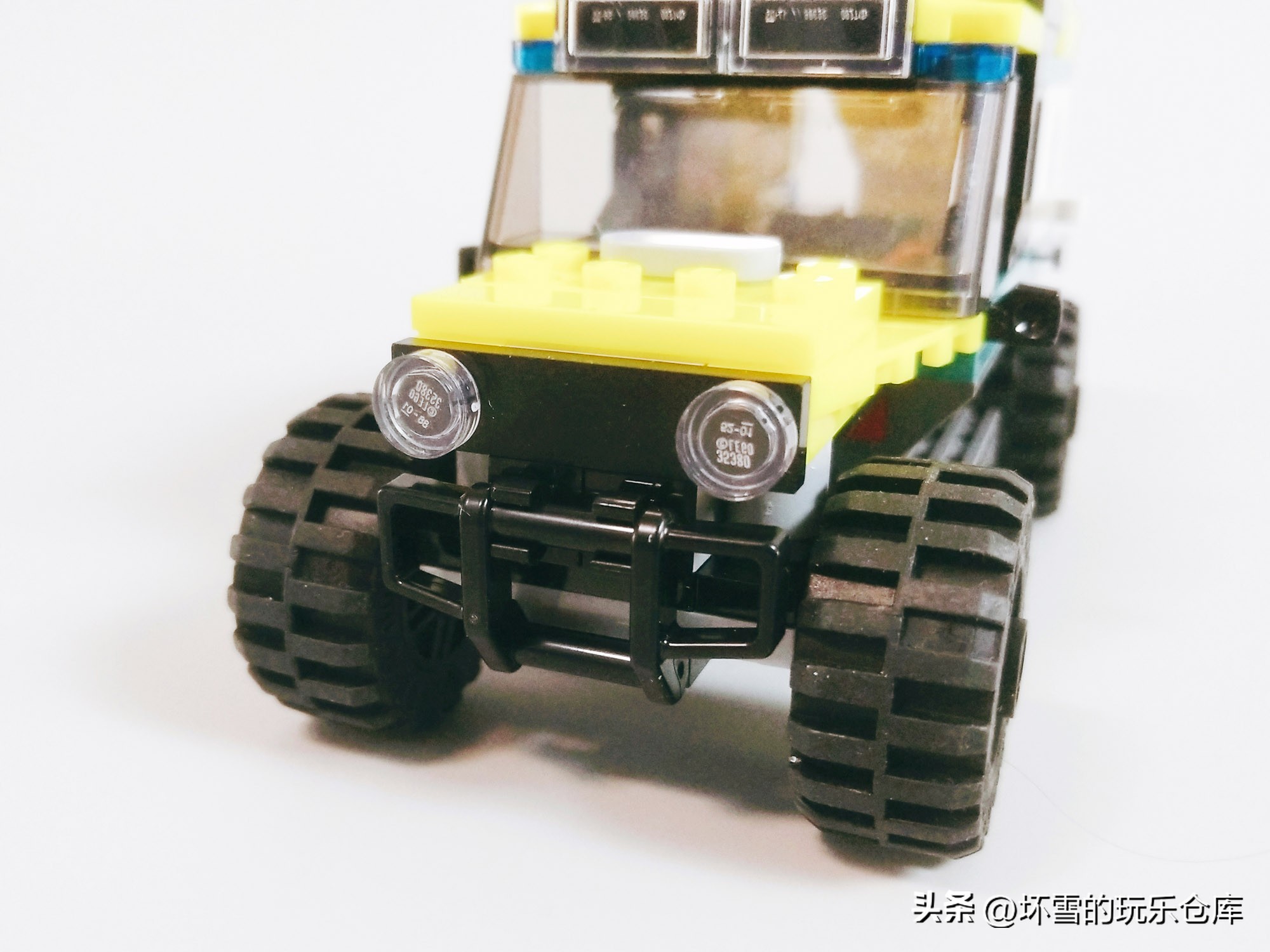 乐高赠品零件分哪盒,乐高赠品救护车