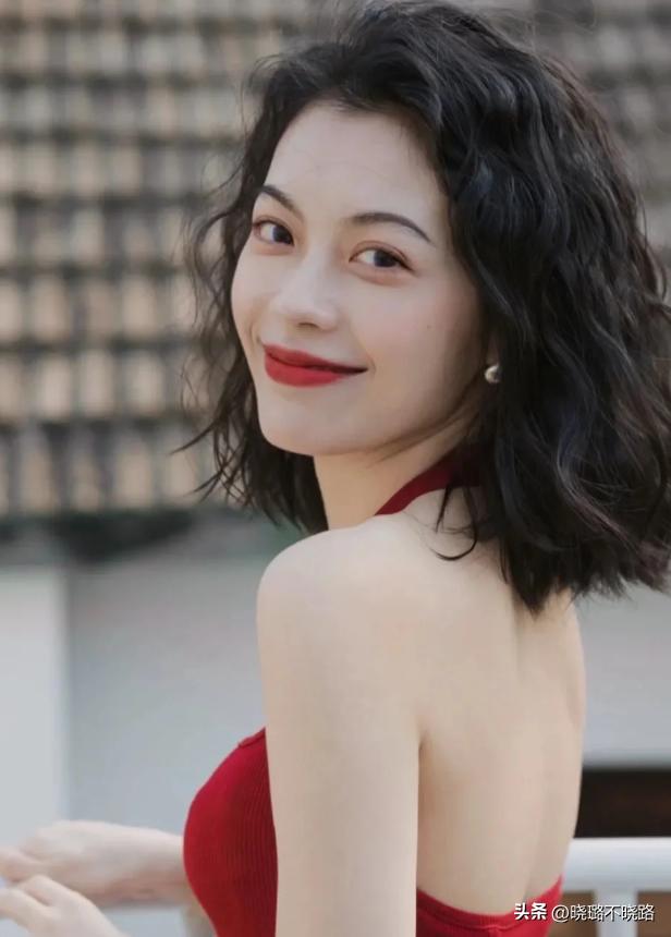 40岁脸大减龄的齐肩烫发,2020年时尚减龄齐肩烫发