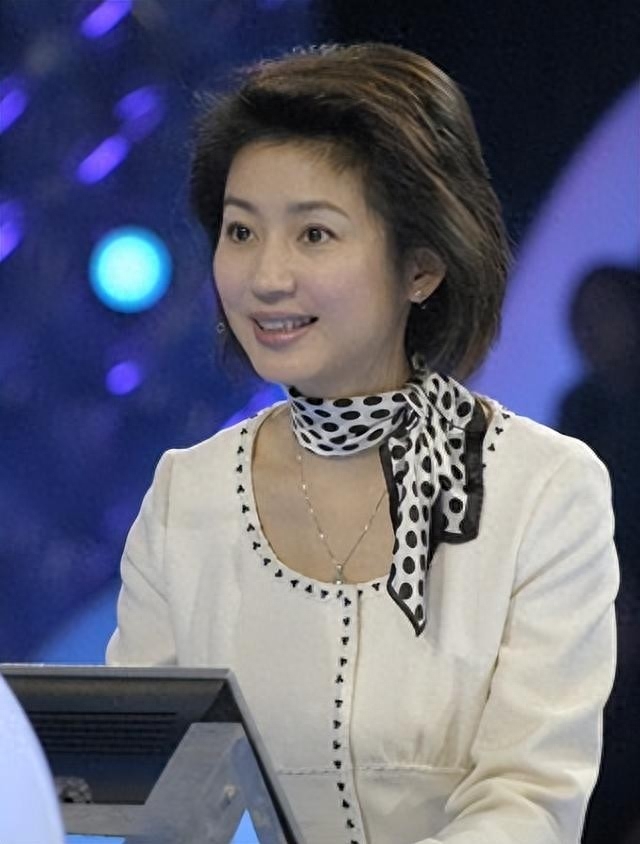 央视一姐王小丫的视频,央视主持人王小丫2000年身体状况