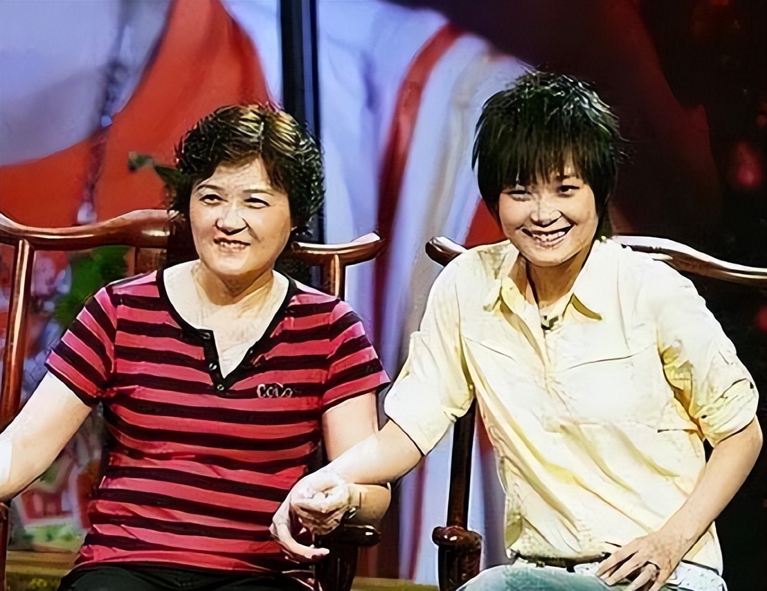 李宇春瘫痪坐轮椅综艺,李宇春自曝患脊柱炎有什么征兆