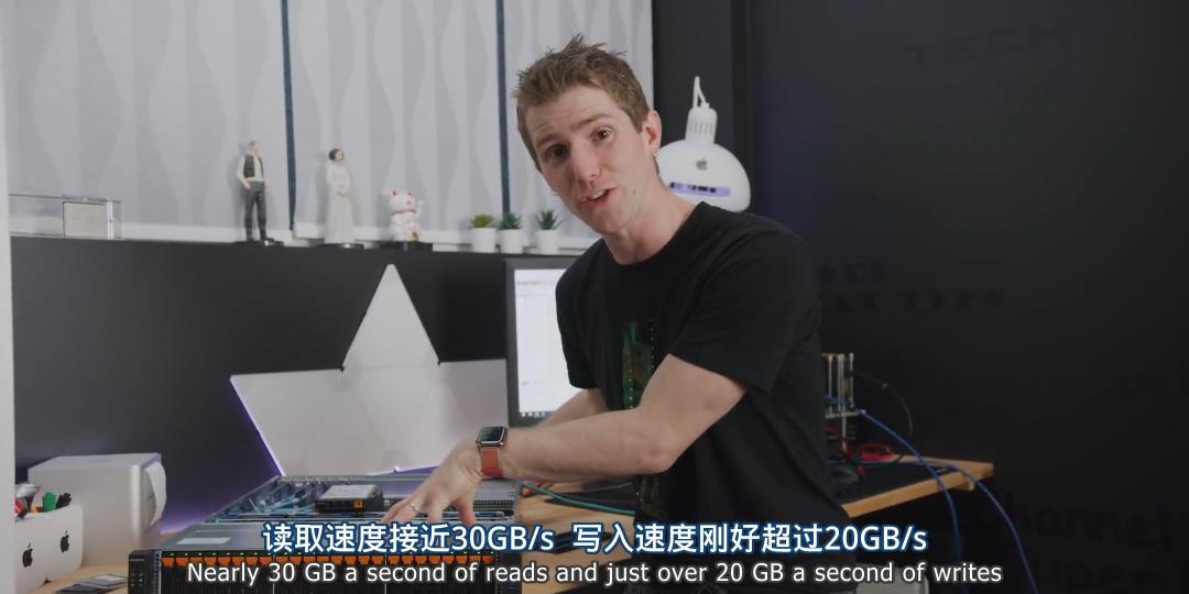 买各种各样的硬盘,买新的固态硬盘