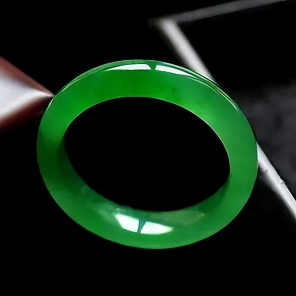 新手购买翡翠的七大注意事项,国首地矿珠宝检测中心