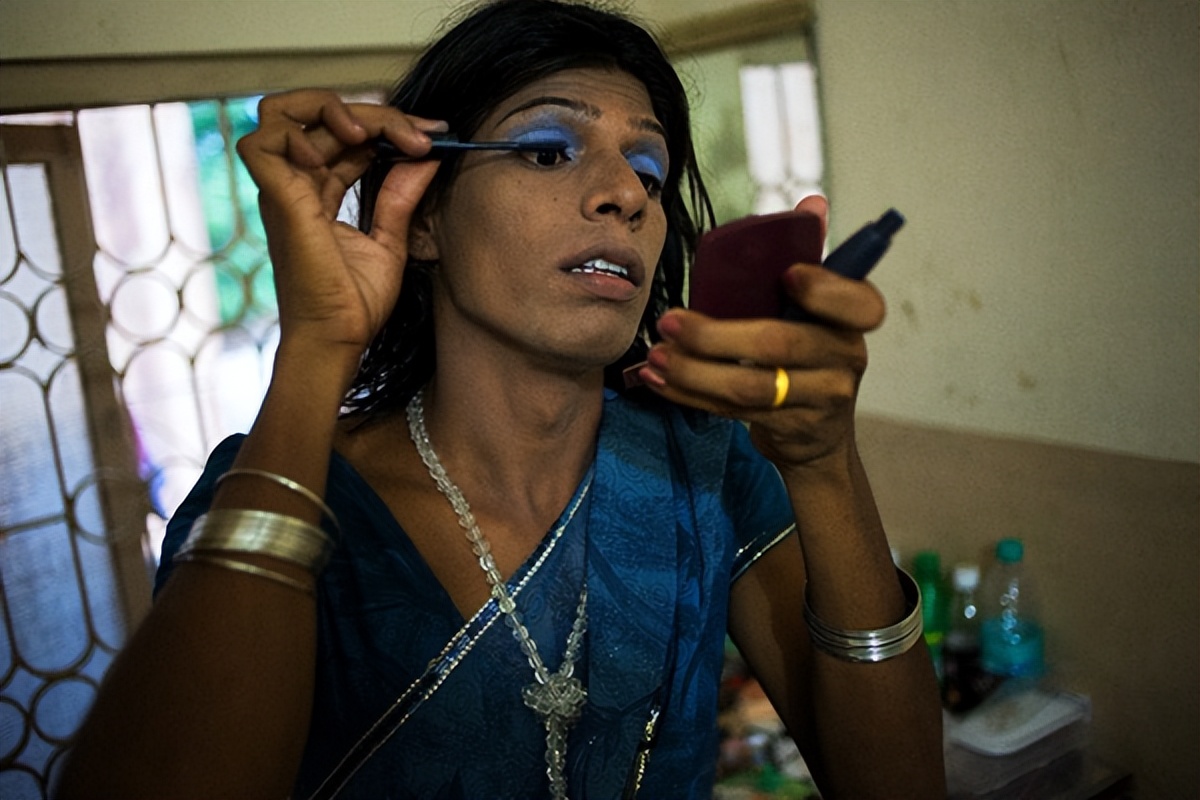 同样是人妖，为何泰国人妖美艳动人，印度人妖却像抠脚大汉？