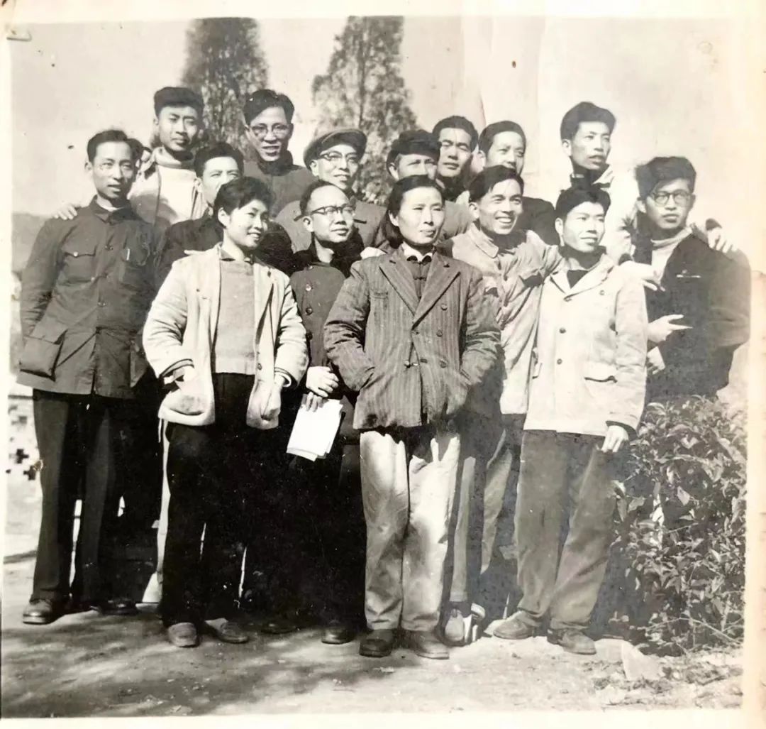 藏在茅台酒背上的故事,茅台酒背后的故事