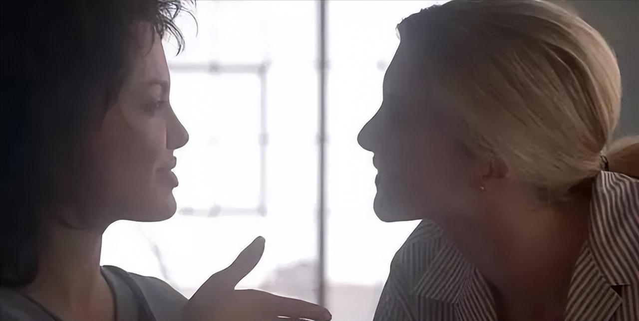 安吉丽娜朱莉1982年出演了什么,朱莉安吉丽娜近年电影