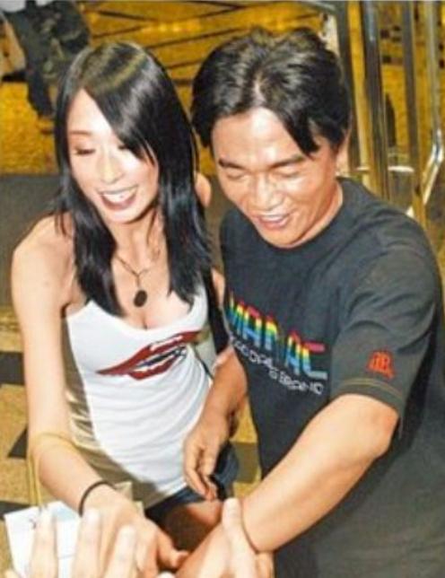 儿子出道一天被退圈再退圈，忆星爸当年同时劈腿四女，真是好轮回