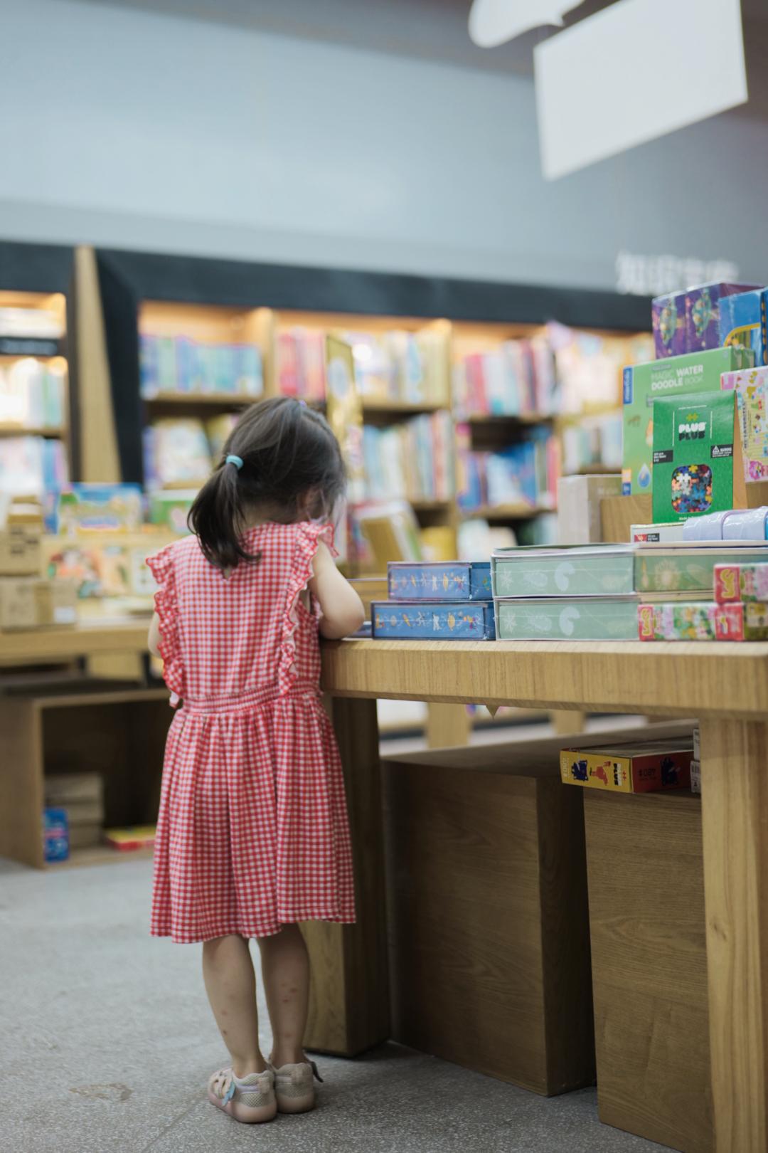 偷听小郡主心声,偷听情报被发现