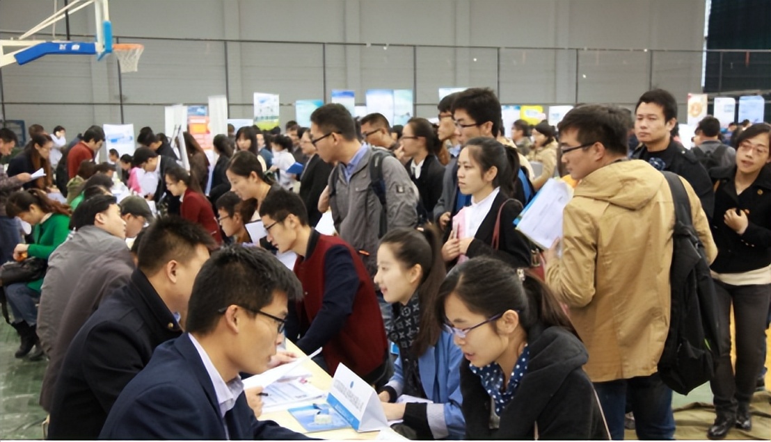 专家谈论就业率，学历越高就业率越低，问题到底出在哪里