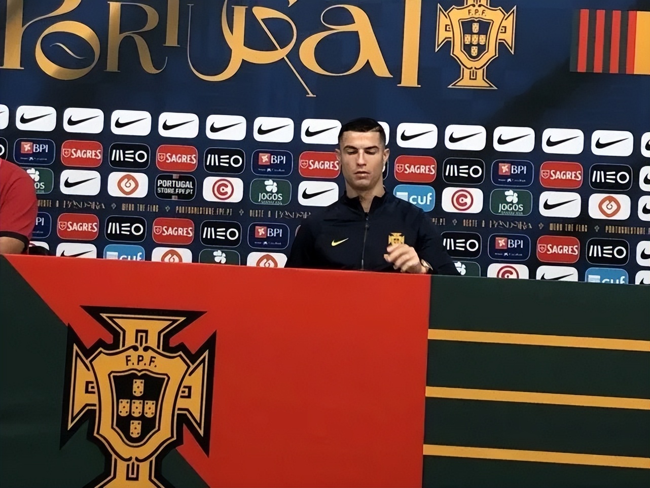 C罗回应专访又自相矛盾？不影响世界杯备战，但不要骚扰我的队友