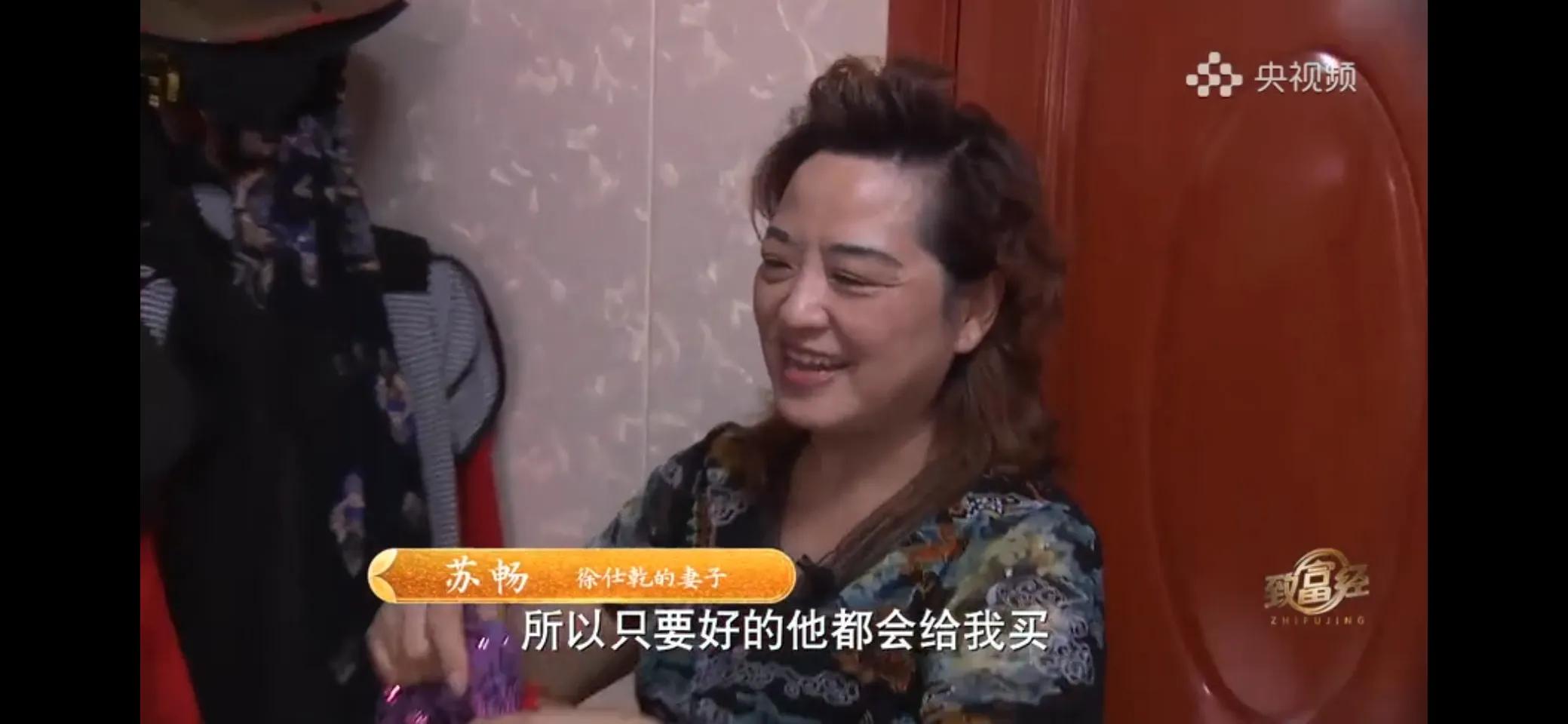 10万多只鸡养鸡场一年能挣多少,回村搞农业养殖一只鸡卖一万