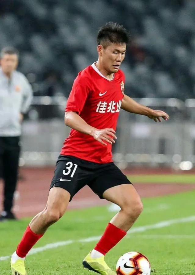 泰山队新赛季观察，腰软锋无力，边路过剩后防存在隐忧