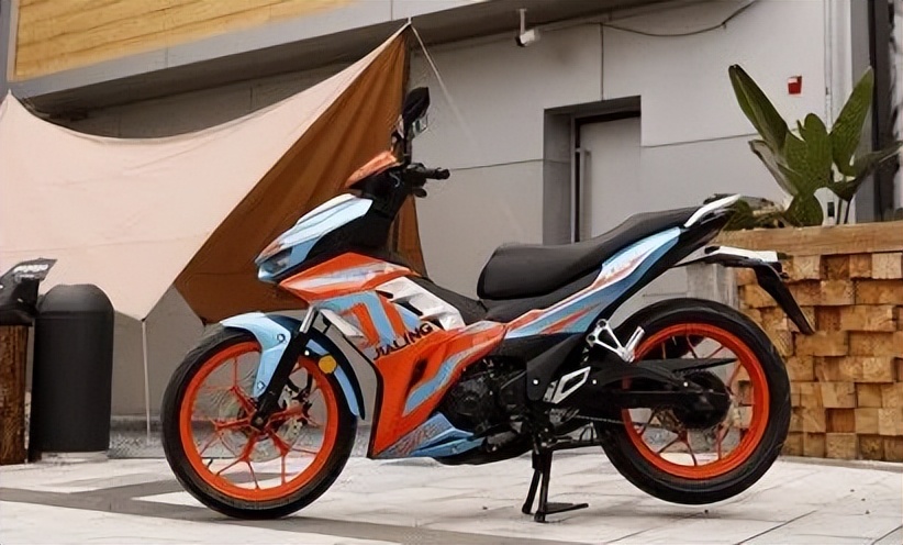 嘉陵新款冒险弯梁首次曝光,嘉陵svr180时尚版