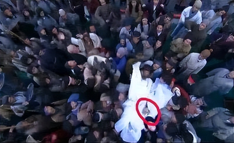 假借拍戏之名公然“揩油”,摸胸、抓臀、脱外衣,该管管了